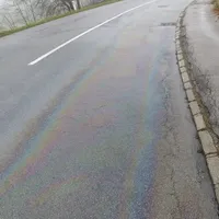 Ölspur Symbolbild.jpg